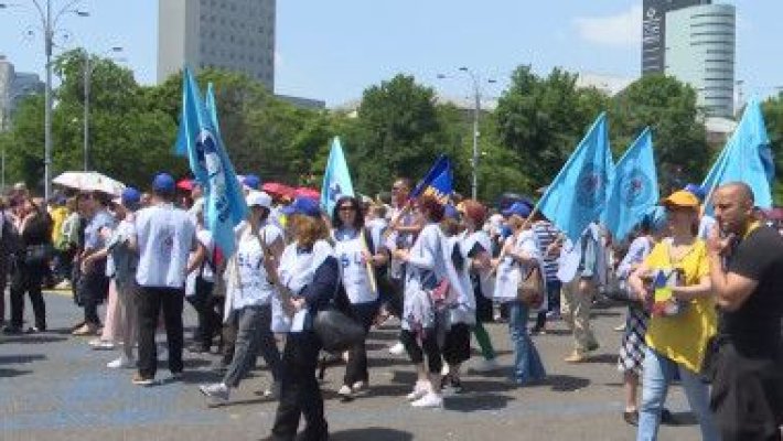 Profesorii protestează în stradă în prima zi de școală: miting la Guvern și Cotroceni 