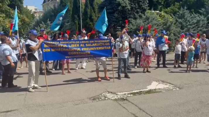 Sindicaliștii au protestat în faţa Prefecturii judeţului Constanţa. Video