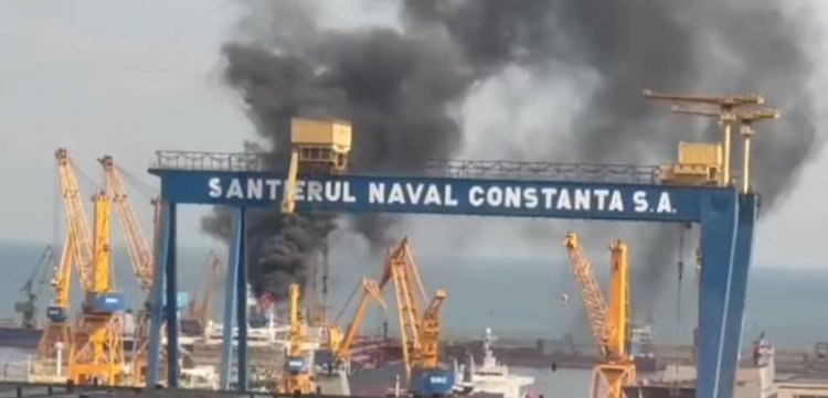 Alertă în Șantierul Naval! A izbucnit un incendiu pe o navă aflată în reparații! Video