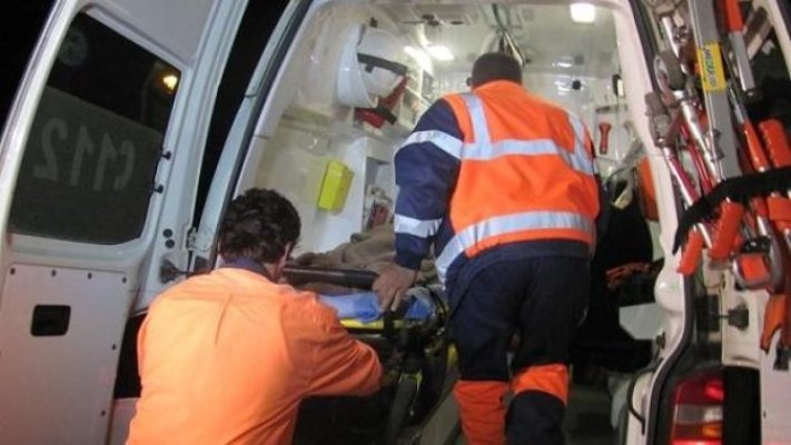 Elevă de clasa a VII-a, transportată la spital după ce ar fi inhalat dintr-o țigară electronică în care se aflau substanțe interzise