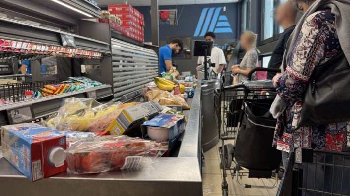 Plafonarea adaosului comercial la alimentele de bază se prelungește din nou