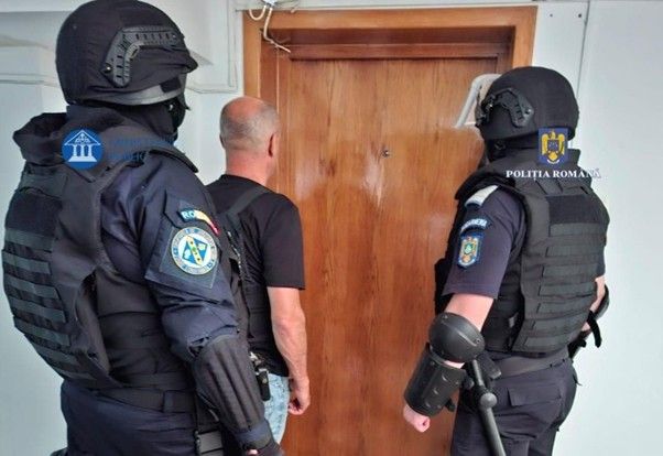 Caz socant! O tanara a fost rapita de pe strada din Baia Mare si sechestrata in Craiova Caz socant! O tanara a fost rapita de pe strada din Baia Mare si sechestrata in Craiova