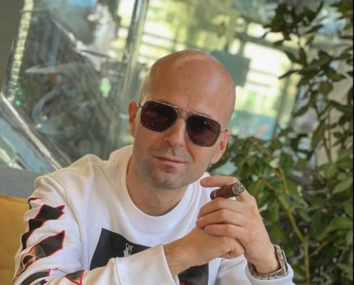 Wilmark, Carmen Brumă și Adina Halas și-au făcut concediul la hotelul lui Cornel Cușă din Mamaia... moca?!