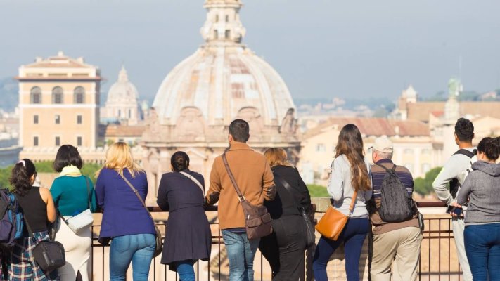 Un român a fost arestat în prima zi de vacanţă în Italia. Carabinierii l-au confundat cu un infractor căutat