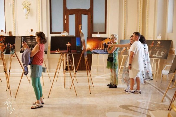 Silviu Purcărete revine la Constanța pentru finisajul expoziției „50 de ani de teatru”