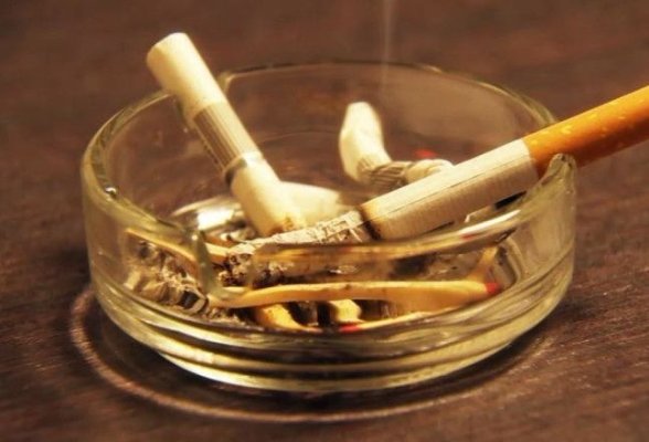 Ne întoarcem la țigările fără filtru? Specialiștii cer interzicerea chiștoacelor, inutile pentru sănătate