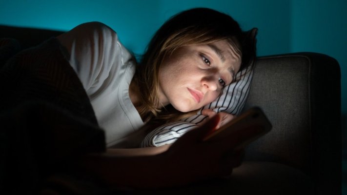 Te simți „epuizat digital“? Nu timpul petrecut pe telefon este de vină, ci cu totul altceva