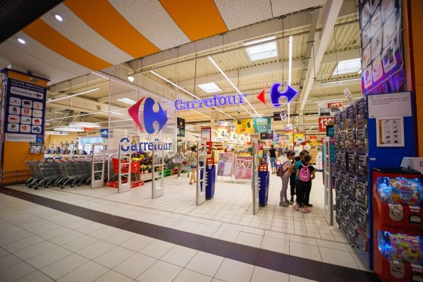 Alertă alimentară în magazinele Carrefour: Un produs preferat al românilor a fost retras de la comercializare