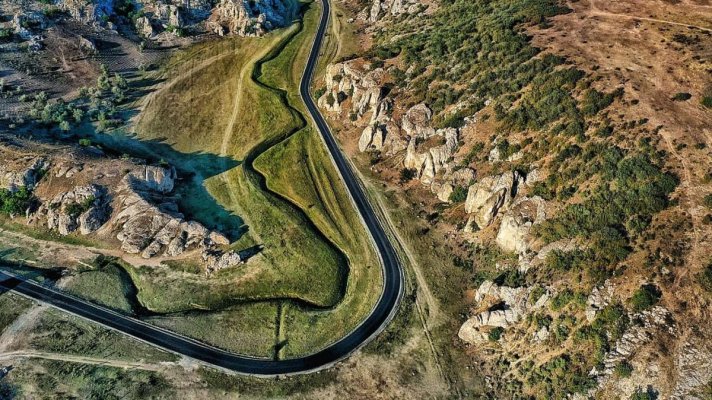 Primăria Cogealac anunță obiective turistice locale: Descoperă frumusețea naturală a Rezervației Gura Dobrogei și misterul Peșterii Liliecilor
