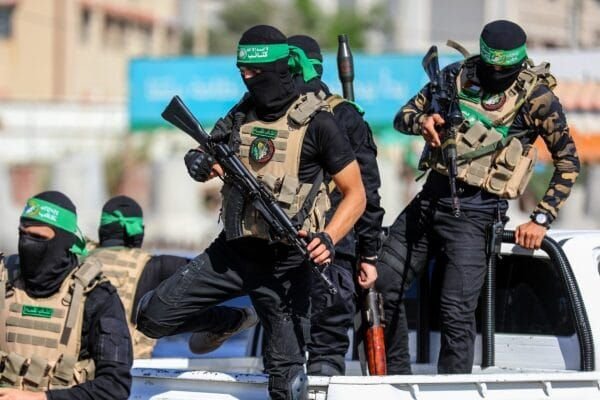 Hamas publică lista cu teroriști condamnați pe viață, pe care-i vrea în schimbul ostaticilor