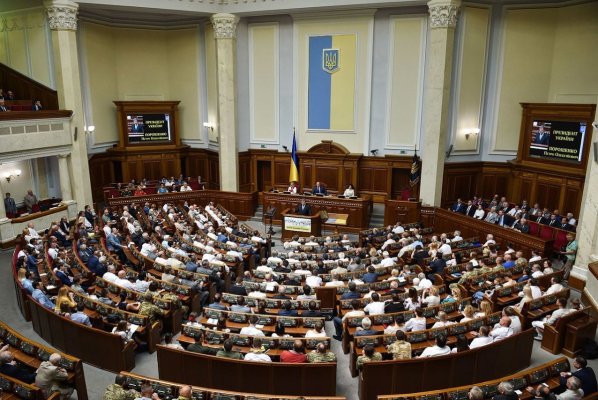 Parlamentul ucrainean a decis să extindă mandatele aleşilor locali pe toată durata legii marţiale