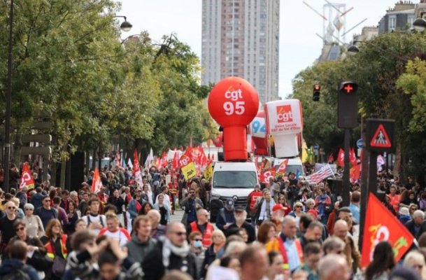 Zeci de mii de francezi au protestat împotriva austerității