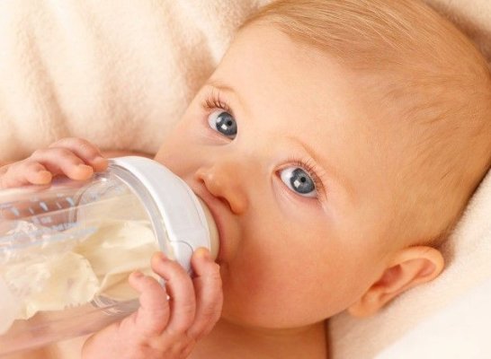 Expunerea copiilor la substanțe chimice din plastic crește riscul de boli cronice: obezitate, autism și tulburări cerebrale