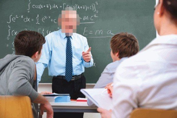Un elev de 15 ani a bătut un profesor în sala de clasă până l-a băgat în spital