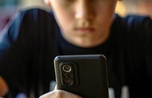 Un minor de 13 ani fost arestat, după ce a întrebat ChatGPT cum să-și omoare prietenul