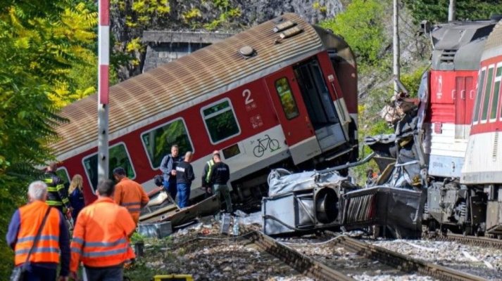 Accident feroviar îngrozitor cu zeci de victime: Două trenuri de pasageri au intrat în coliziune. Video