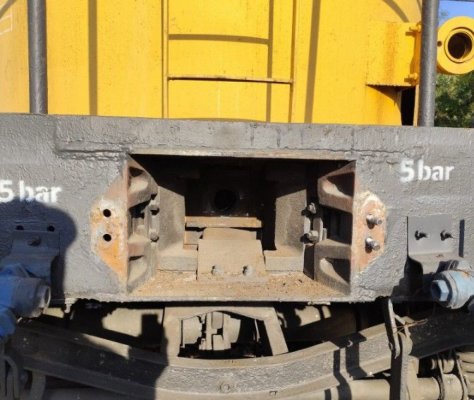 Dezastru la CFR: Un tren s-a rupt în două, într-o stație din țară. Traficul este închis