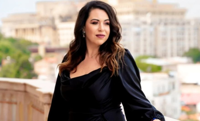 Oana Roman i-a „certat” pe români de Crăciun