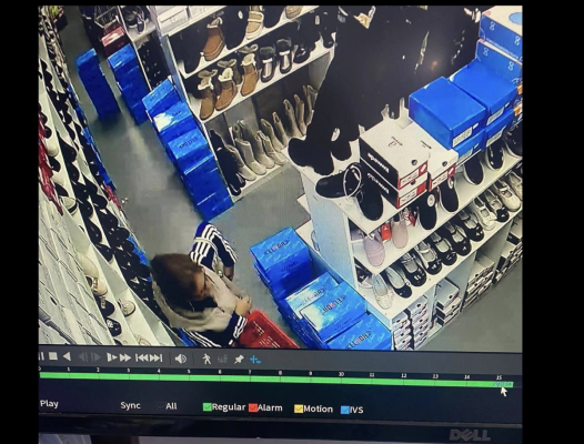 O cunoașteți? O femeie din Năvodari este acuzată că a furat un portofel unei cliente, într-un magazin  