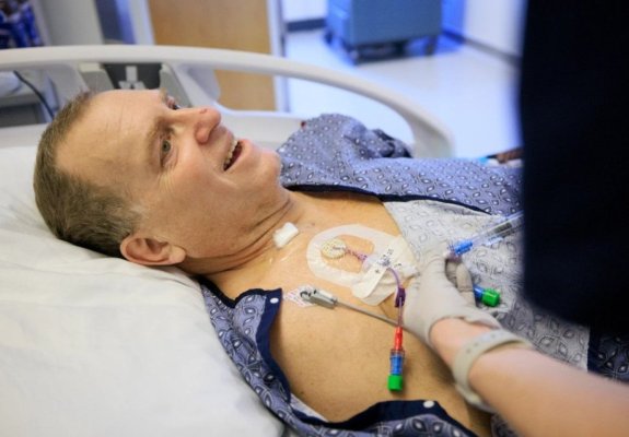 Cine este americanul de 67 de ani a trăit 271 de zile cu un rinichi de porc modificat genetic