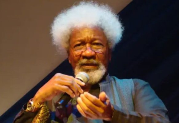 Nigerianul Wole Soyinka, laureat al Premiului Nobel pentru Literatură, a declarat că viza sa americană a fost anulată