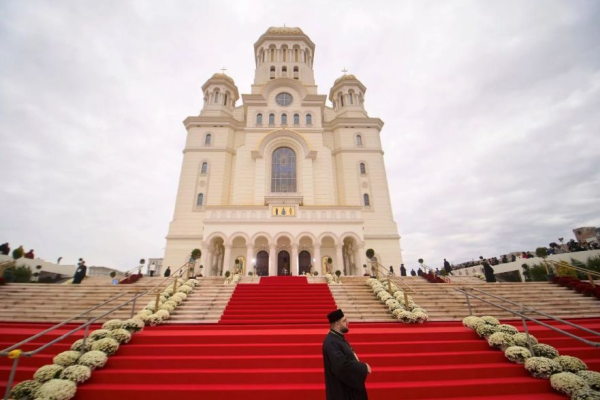 Cine sunt acționarii de la Catedrala Mântuirii Neamului? Au deschis firma cu 15 ani în urmă