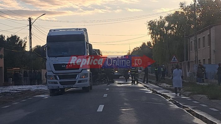 Un autocamion încărcat cu rapiță a luat foc, în localitatea Castelu. Video
