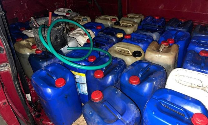 Motorină fără acte a fost confiscată de polițiștii de frontieră din Cernavodă. Vezi câți litri de motorină au descoperit