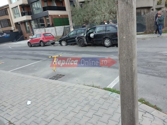 Coliziune între 2 autoturisme, pe promenada de la Năvodari. O femeie a ajuns la spital