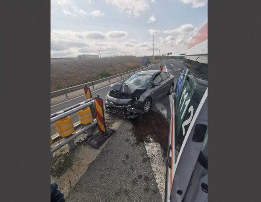 Accident rutier la ieșirea de pe A4: o mașină a intrat în parapet