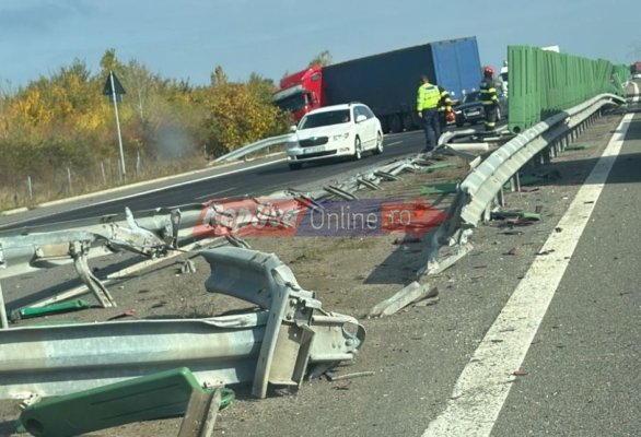 Un TIR scăpat de sub control a rupt parapetul median și a intrat pe contrasens, pe autostrada Soarelui. Video