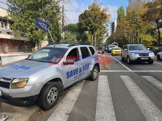 O femeie a fost lovită, pe trecerea de pietoni, în zona Abator, de o mașină a firmei de pază Save & Self Security. Video