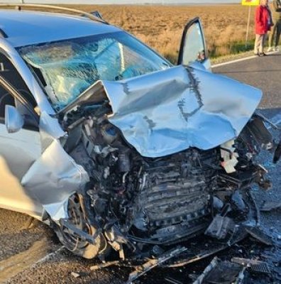 Accident grav la ieșirea din Mihai Viteazu spre Baia: două persoane încarcerate