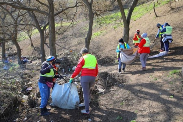 Ce strategii adoptă autoritățile locale ca să scape de asistații sociali 