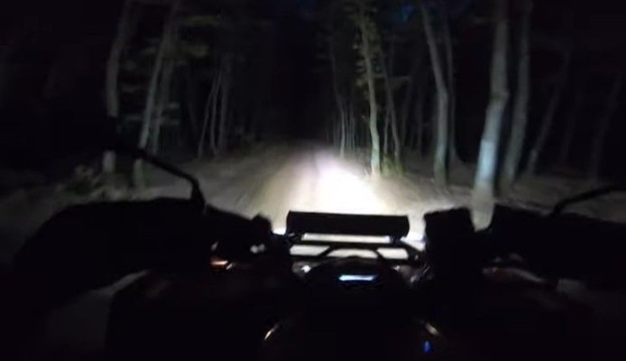 Un tânăr de 17 ani a murit, iar alți șase adolescenți au fost răniți, după ce un ATV cu remorcă s-a răsturnat