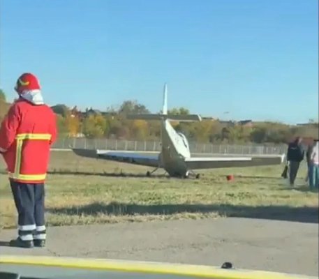 Un avion a aterizat forțat la Băneasa: roțile i s-au rupt, traficul e blocat