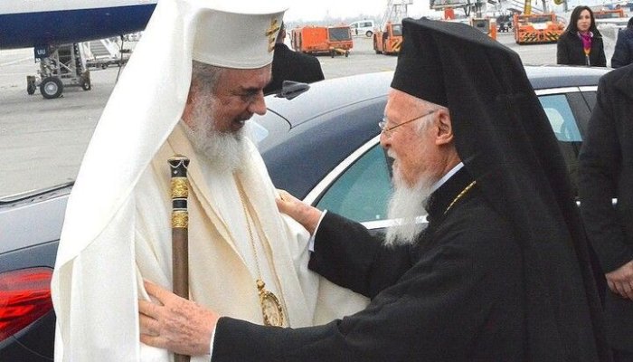 Patriarhul Ecumenic Bartolomeu I a sosit la București pentru sfințirea picturii Catedralei Naționale