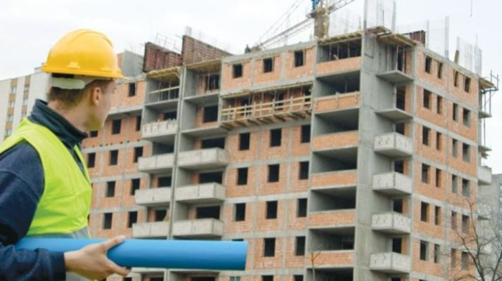 Zeci de mii de muncitori în construcții vor trebui disponibilizați, dacă proiectele din bani publici rămân blocate (patronate)
