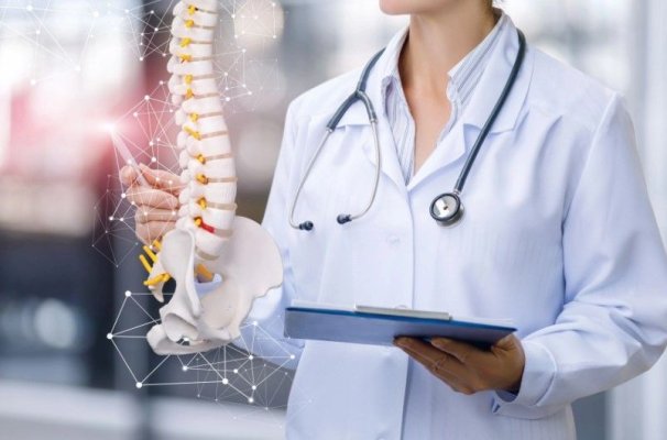 Vârsta de la care începem să devenim mai scunzi. Procesul se instalează treptat și ne reduce din înălțime