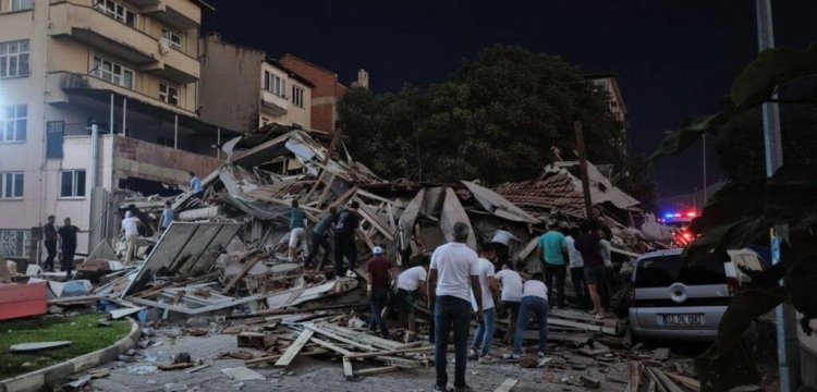 Cutremur de 6,1 în Turcia, resimțit puternic la Istanbul și Izmir. Mai multe clădiri s-au prăbușit