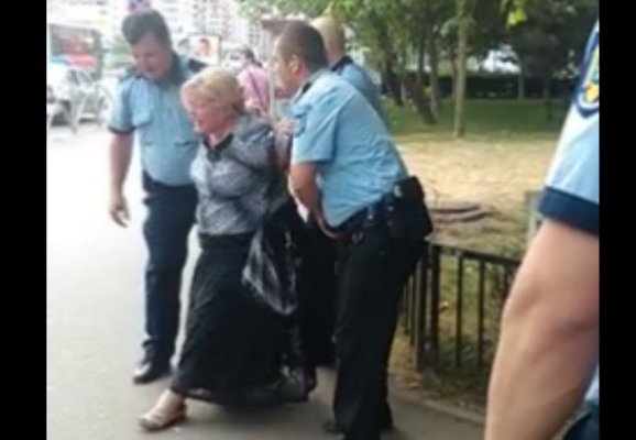 O femeie din Medgidia a fost trimisă după gratii, după ce a atentat la organele genitale ale unui polițist