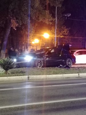 Coliziune între două autoturisme în Mamaia, în zona Sat Vacanță! 