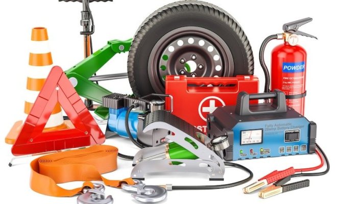 Echipamente auto obligatorii iarna: Lista completă a obiectelor care te scapă de amenzi