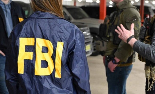 Şeful FBI anunţă că a fost dejucat un „posibil atac terorist” şi mai multe persoane au fost arestate în Michigan
