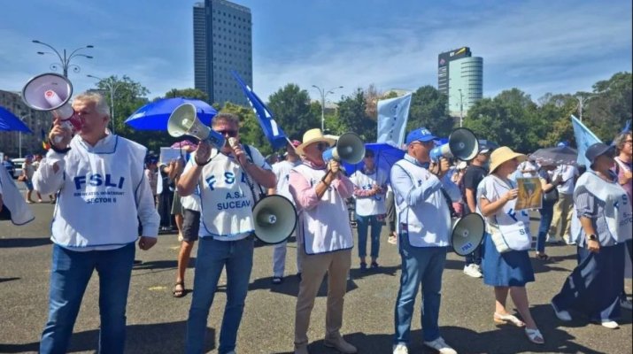 Profesorii din România: ”Domnilor politicieni, aţi reuşit ceva fără precedent: să distrugeţi educaţia”