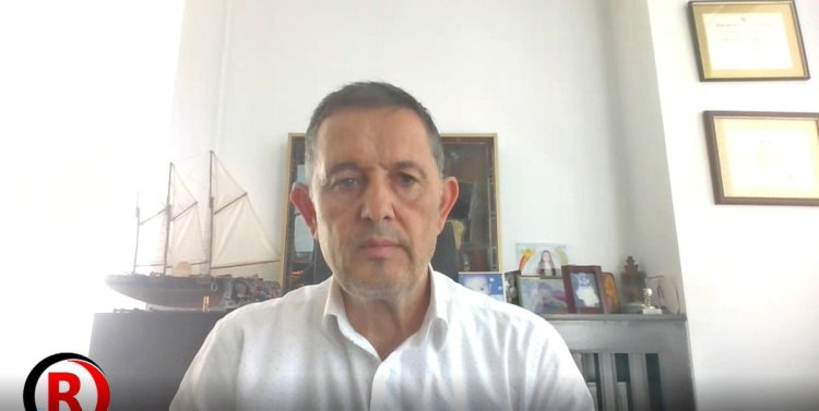 Gheorghe Piperea îl atacă dur pe Raed Arafat, care a cerut inițierea unei legi care să limiteze accesul copiilor la rețelele de socializare