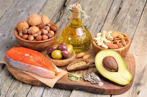 Avertismentul nutriționiștilor: excluderea totală a grăsimilor din dietă poate avea consecinţe serioase pentru sănătate