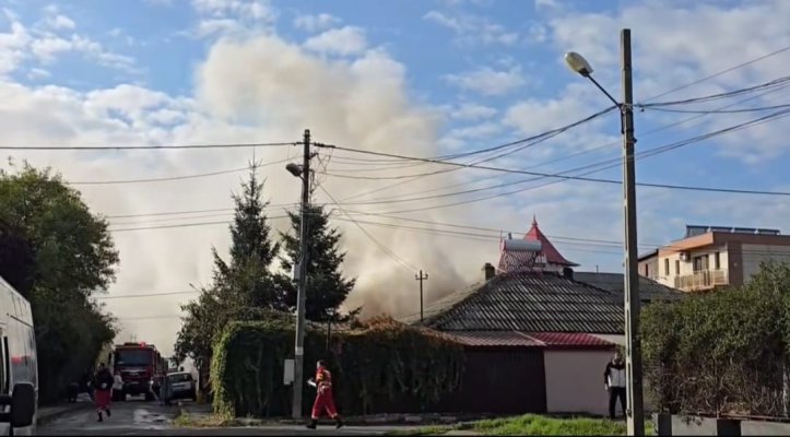 Alertă! Incendiu la o locuință din Eforie Nord. O persoană de 82 de ani a ajuns la spital