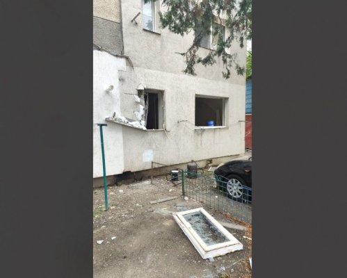 Explozie urmată de incendiu într-un bloc de garsoniere din Murfatlar