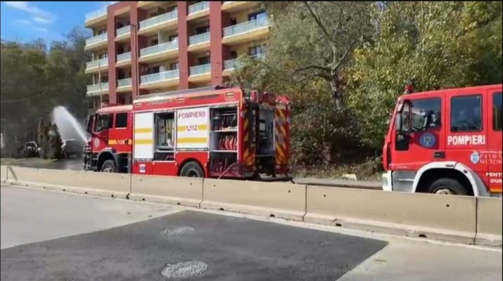 Incendiu în Pipera din cauza unor scurgeri de gaze. Au ars două maşini, iar oamenii din blocul din apropiere au fost evacuaţi